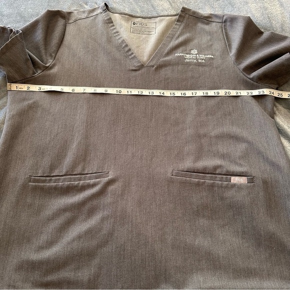 FIGS Casma 3-pocket Scrub Top Grey PO3260 - Picture 14 of 16